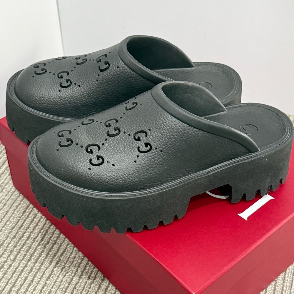 Gucci Women's Black Sandals - Picture 6 of 6